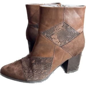 Liz Claiborne Faux Snake Skin Side Zip Ankle Boots Womens Size 8.5 Cambridge